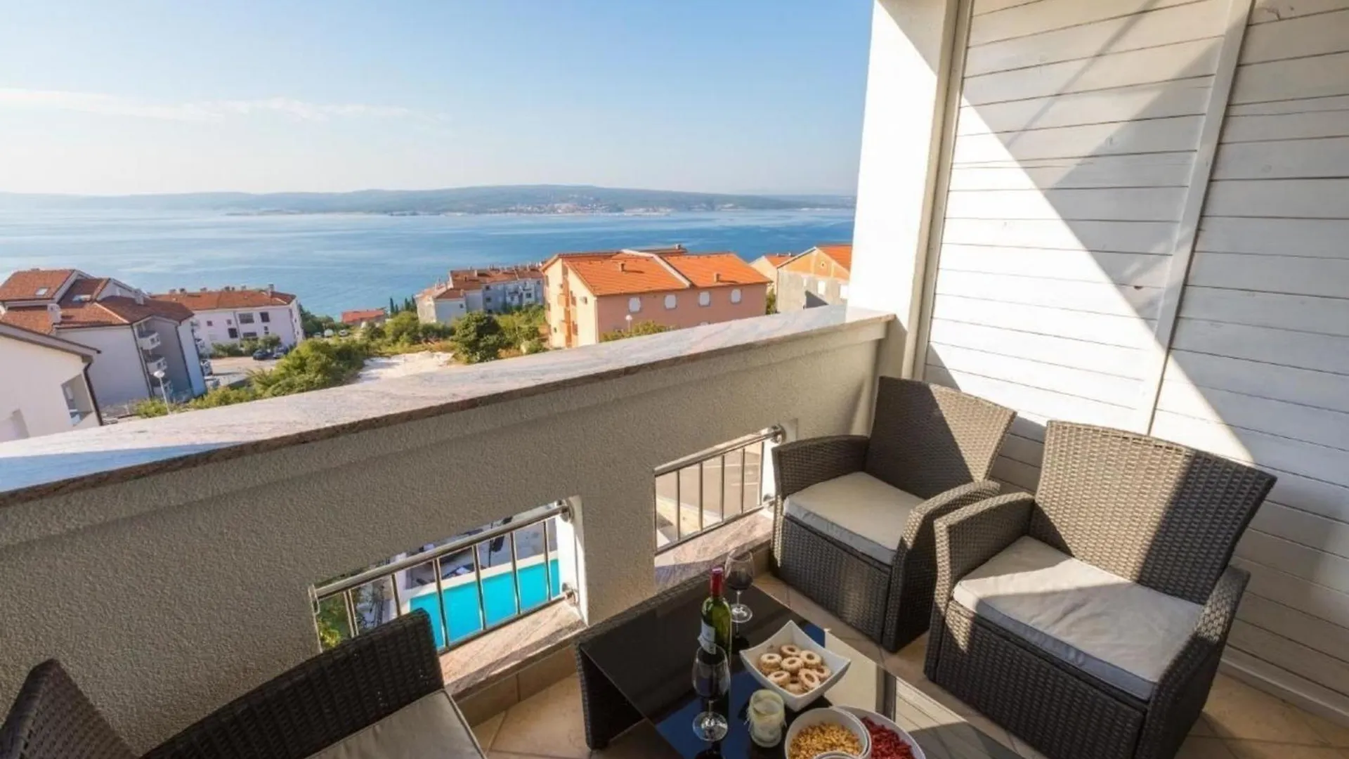 Schoene Wohnung In Crikvenica Mit Terrasse Und Gemeinschaftlichem Pool