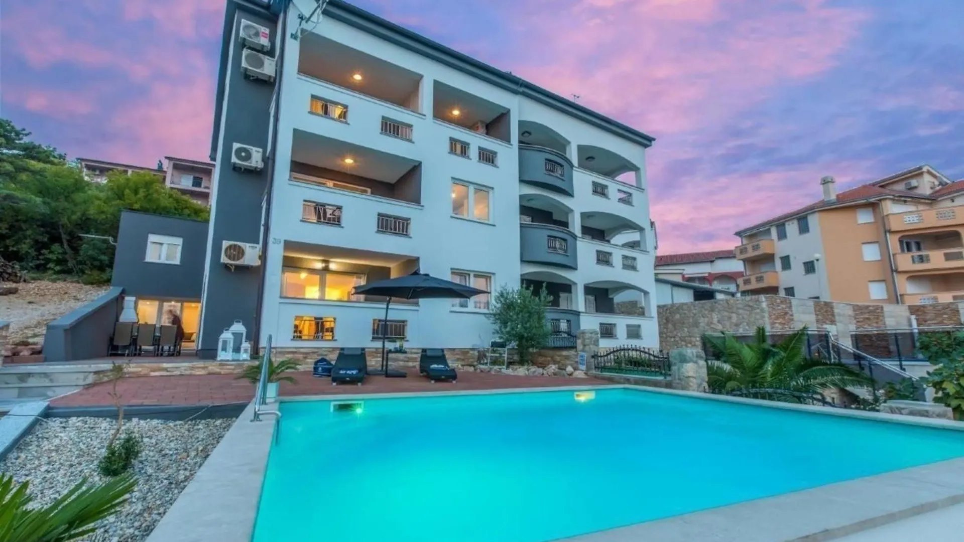 Schoene Wohnung In Crikvenica Mit Terrasse Und Gemeinschaftlichem Pool